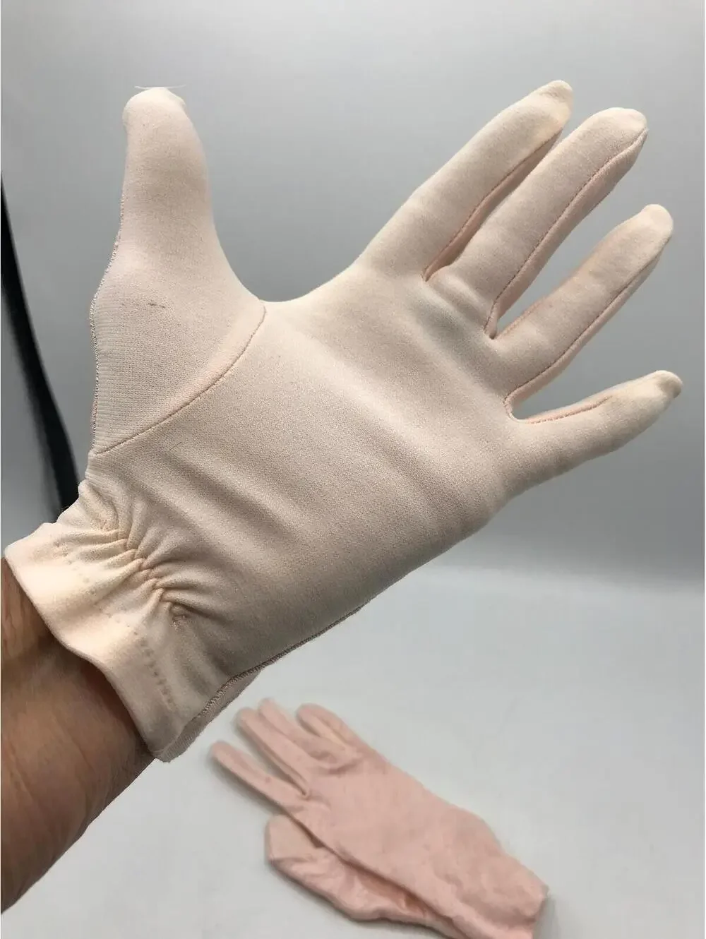 Vintage Pink Shortie Gloves: Faux Raw Silk, Rayon Wrist Length, Size 7